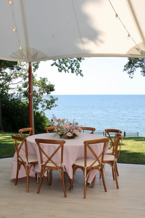 Lake Erie wedding designs by Blossom Flower Bar