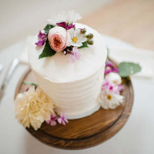 Simple, Beautful Cake with Flowers