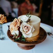 Gorgeous Flowers to decorate a cake are selected to match your theme